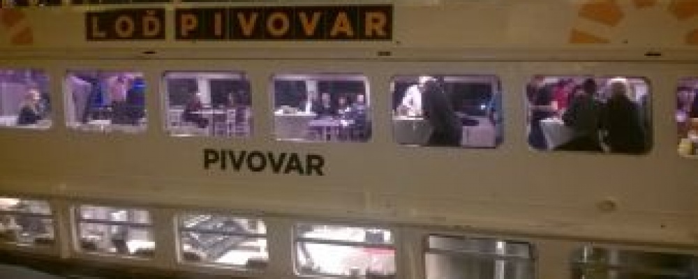 Loď Pivovar, Praha, Dvořákovo nábřeží