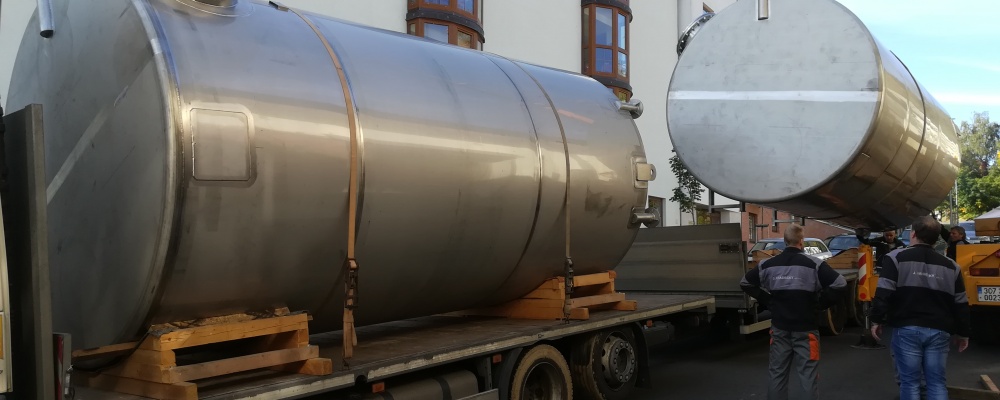 2 ks tank na čpavkovou vodu 25 m3