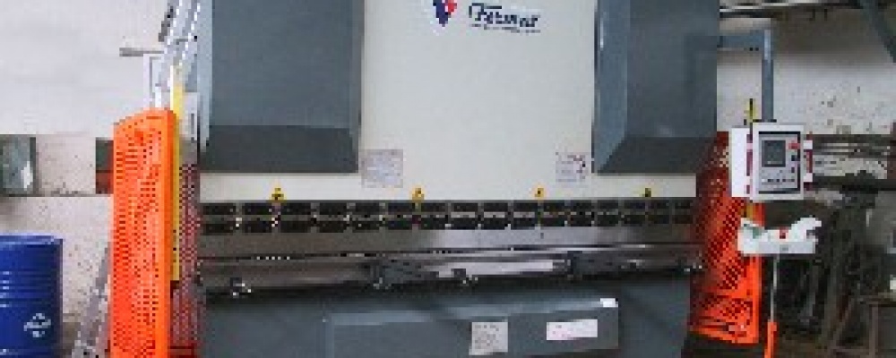 CNC ohraňovací lis 200 tun 3200 mm
